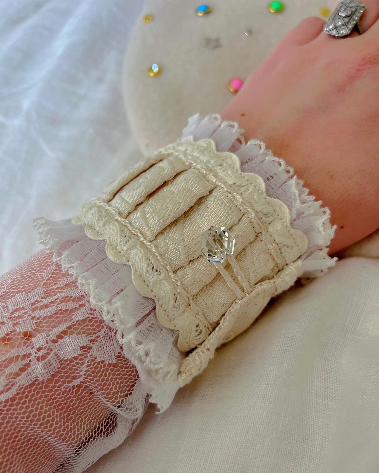 Adorn Cufflet & Hair Bow Set- Cream Lace