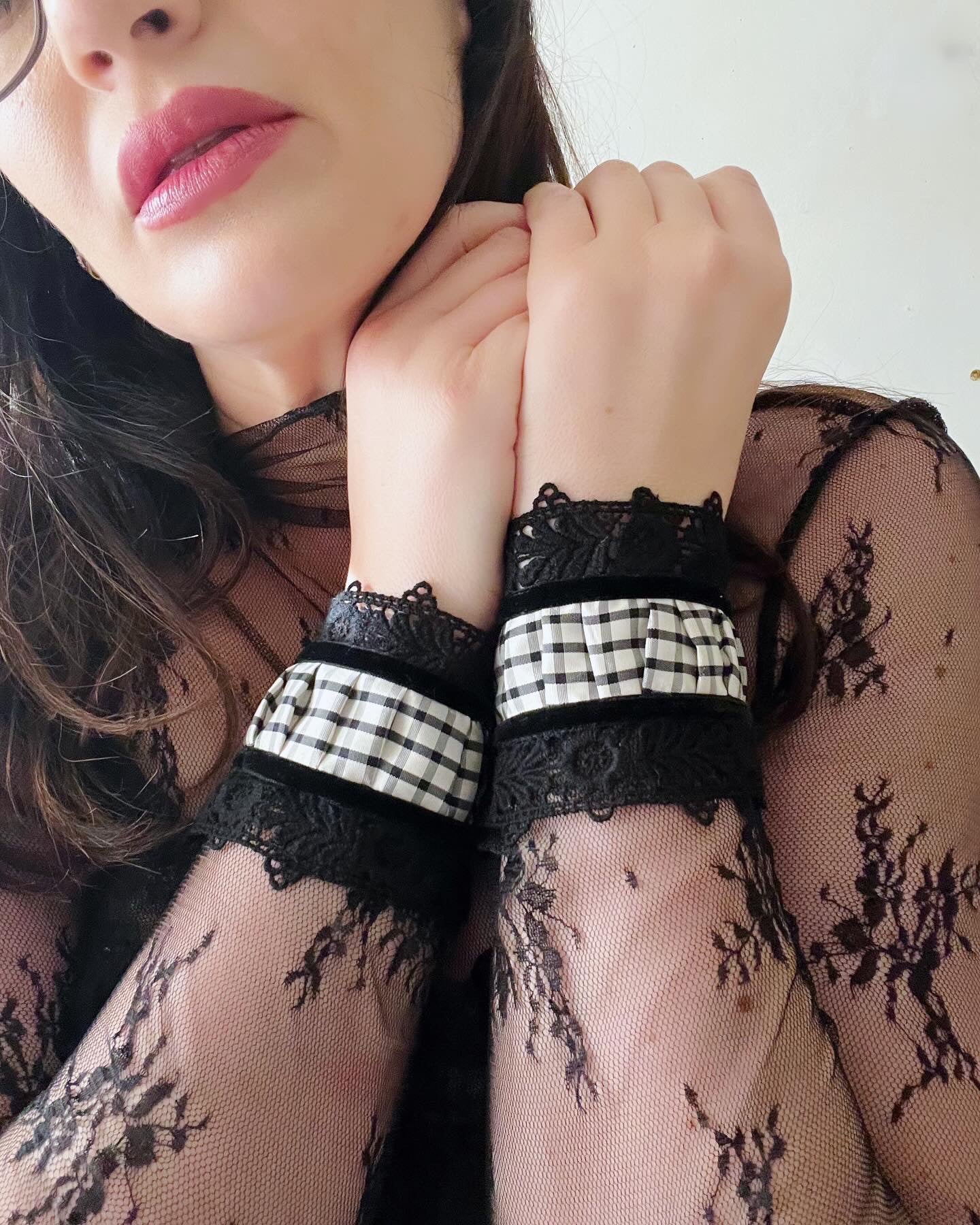 Adorn Cufflet & Hair Bow Set- Black & Ivory