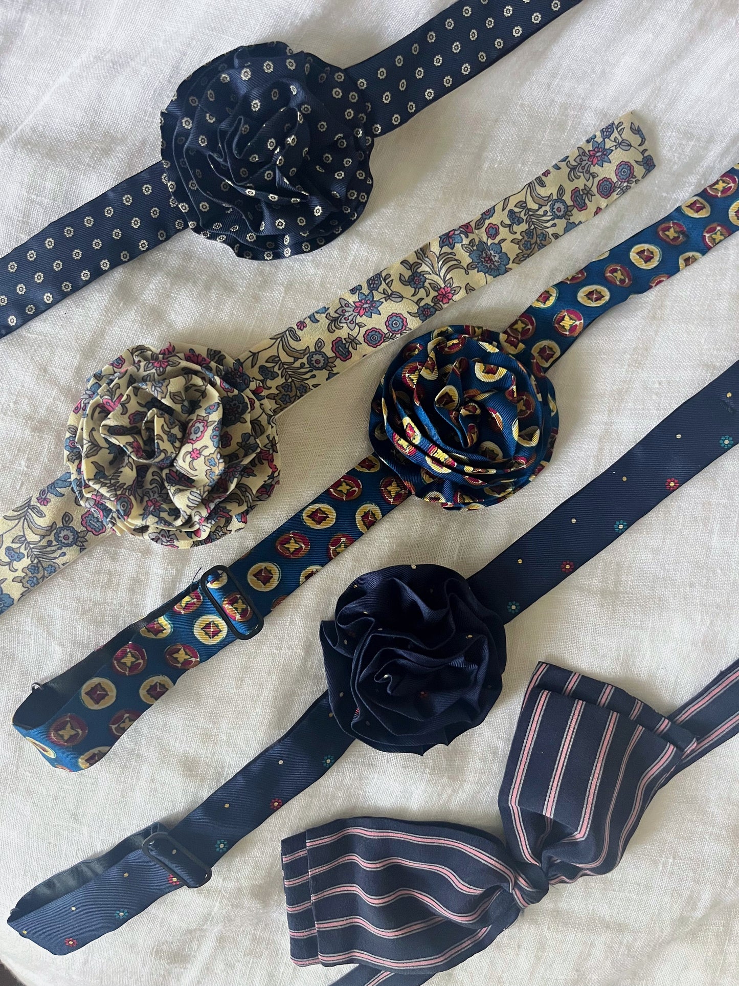 Hanging Bow Necktie- Navy Stripes
