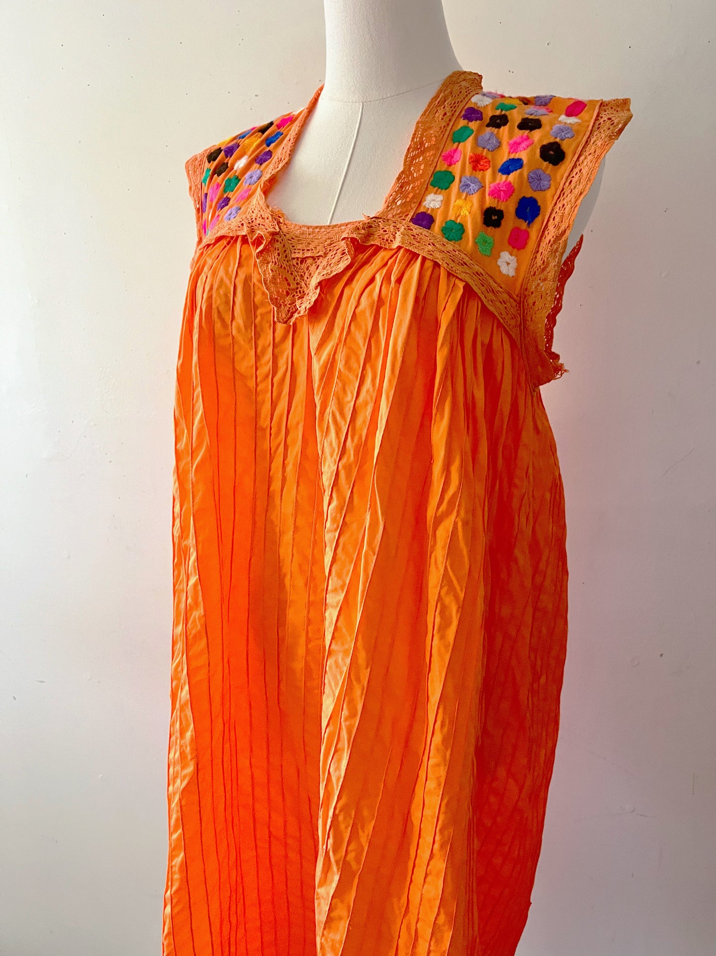 Embroidered Pin Tuck Tunic Dress| M/L