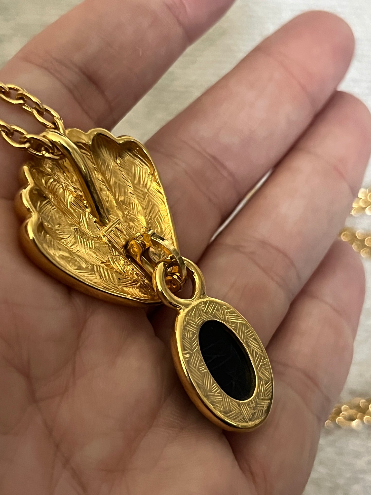 Monet Shell Onyx Necklace