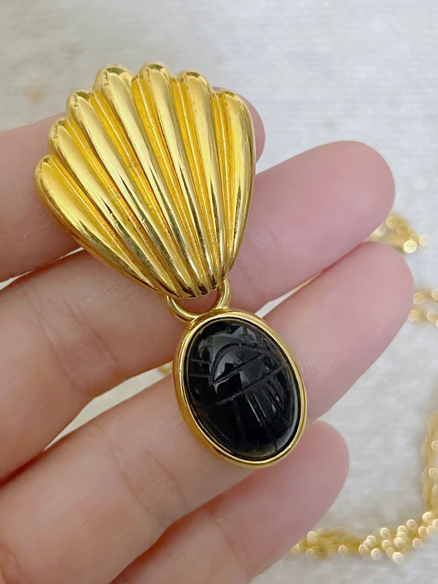 Monet Shell Onyx Necklace