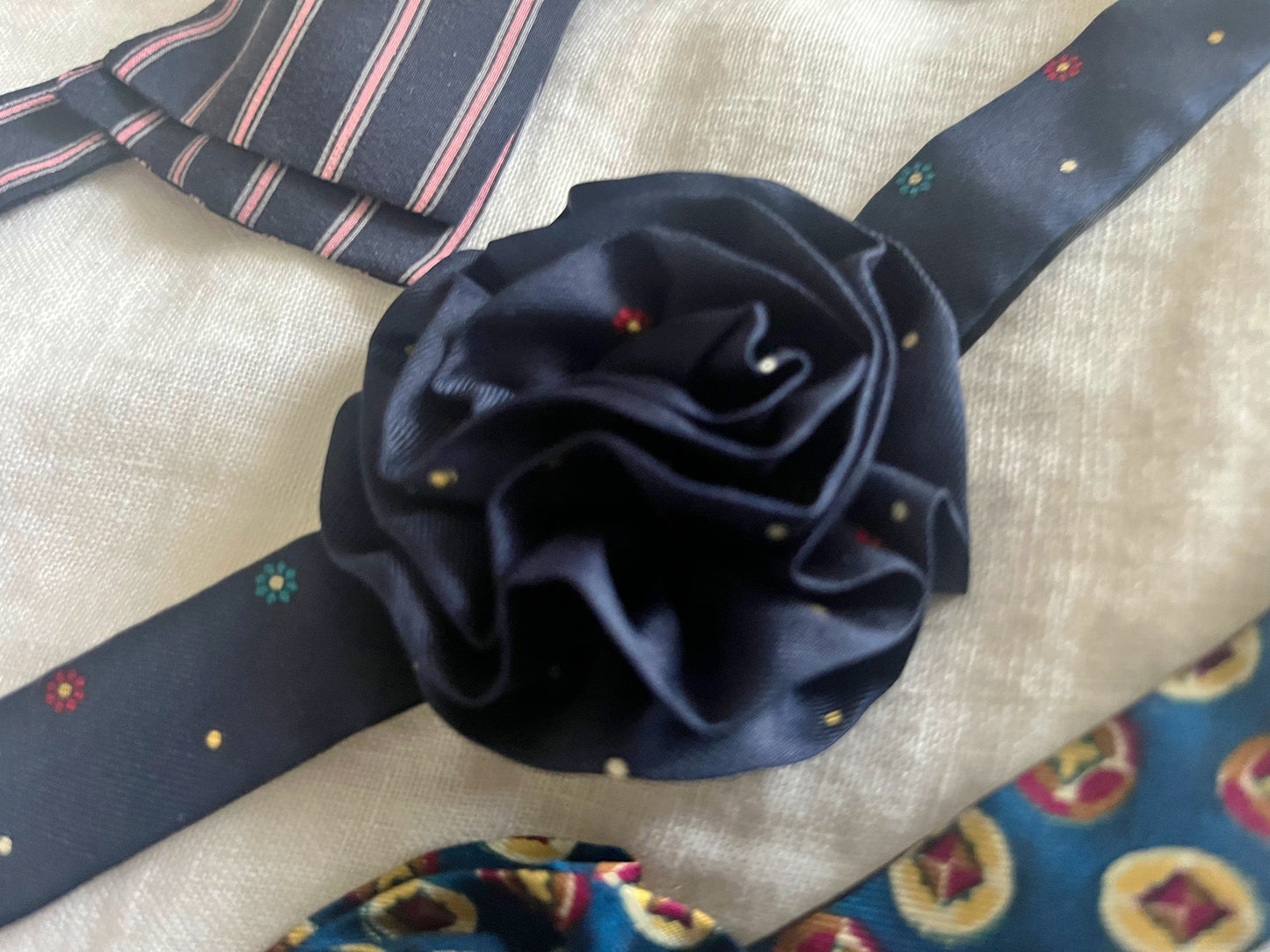 Rosette Necktie- Petite Daisy