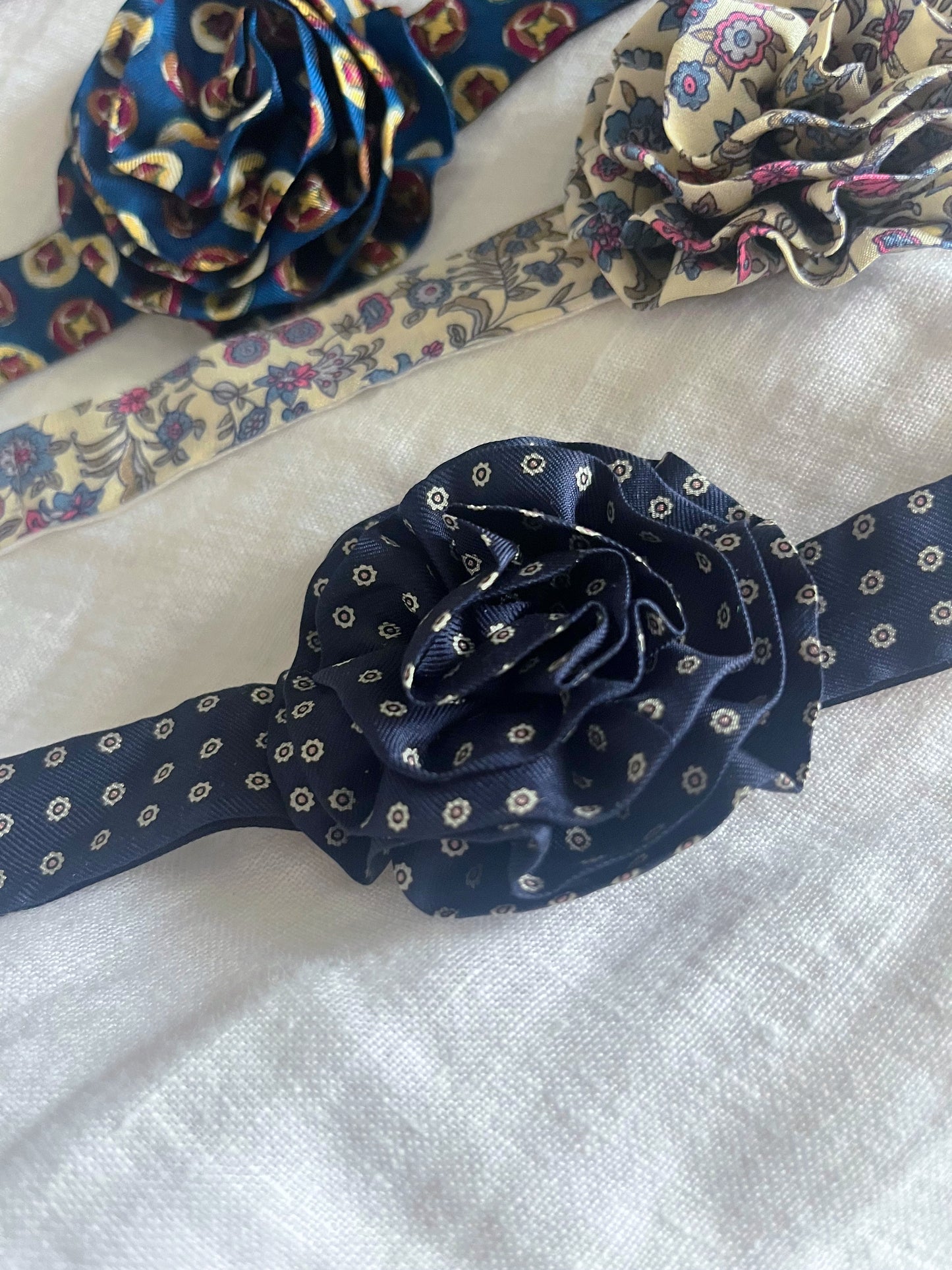 Rosette Necktie- Navy White Floral