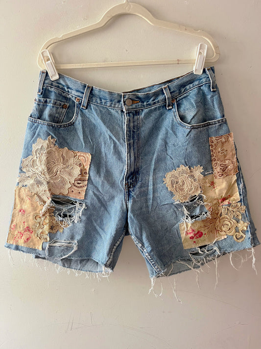 Patched Levi Shorts| L/XL