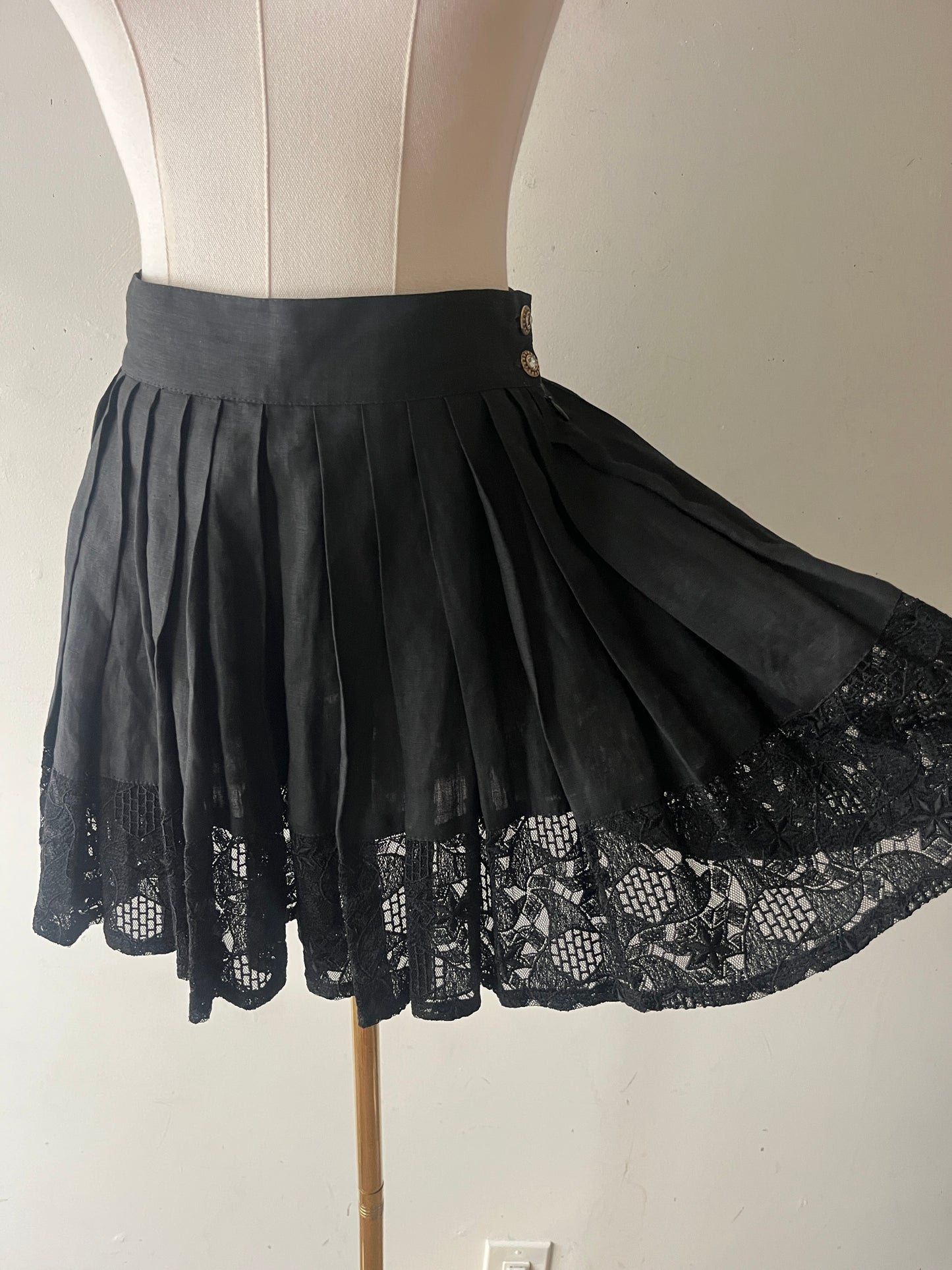 Versus by Gianni Versace Black Linen & Lace Pleated Mini Skort | Size S