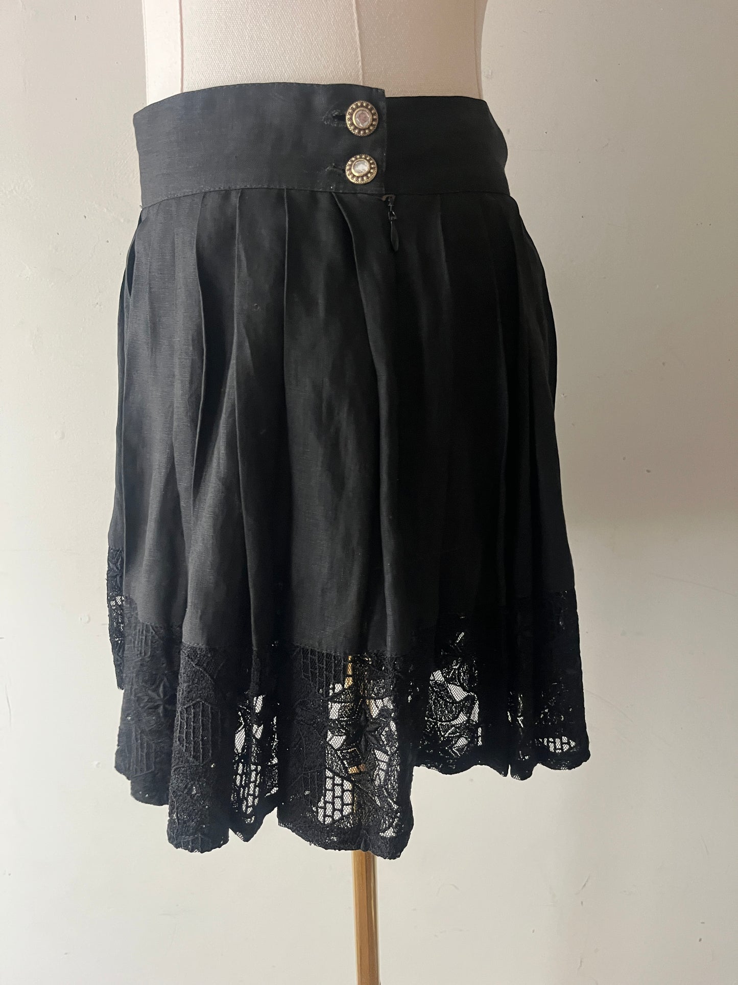 Versus by Gianni Versace Black Linen & Lace Pleated Mini Skort | Size S