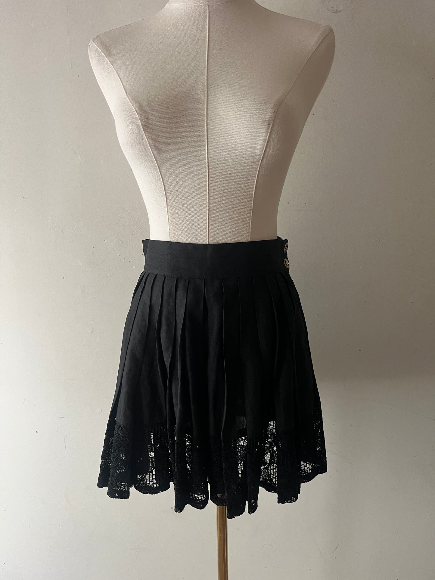 Versus by Gianni Versace Black Linen & Lace Pleated Mini Skort | Size S