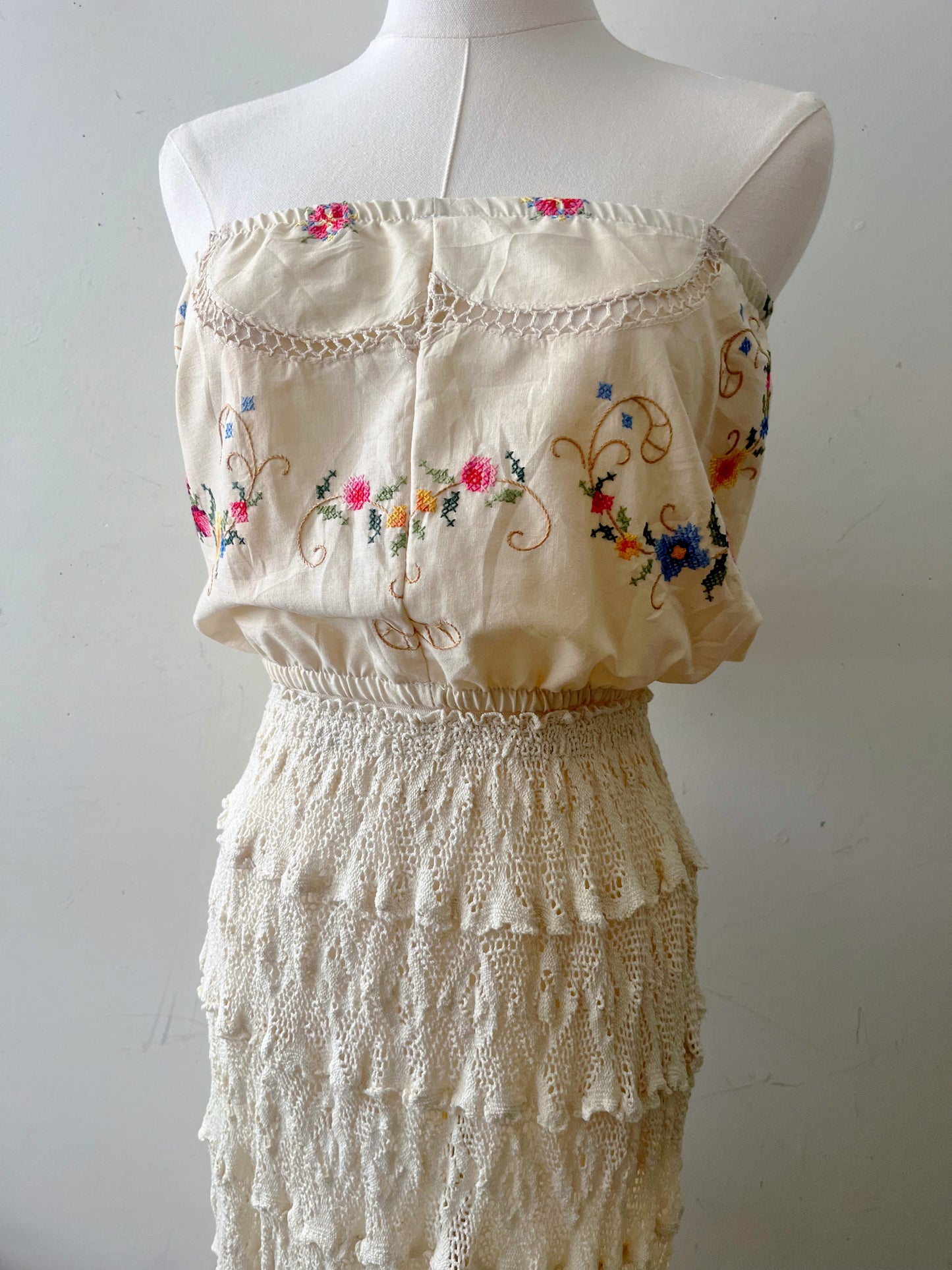 Embroidered Cropped Tube Top| S/M