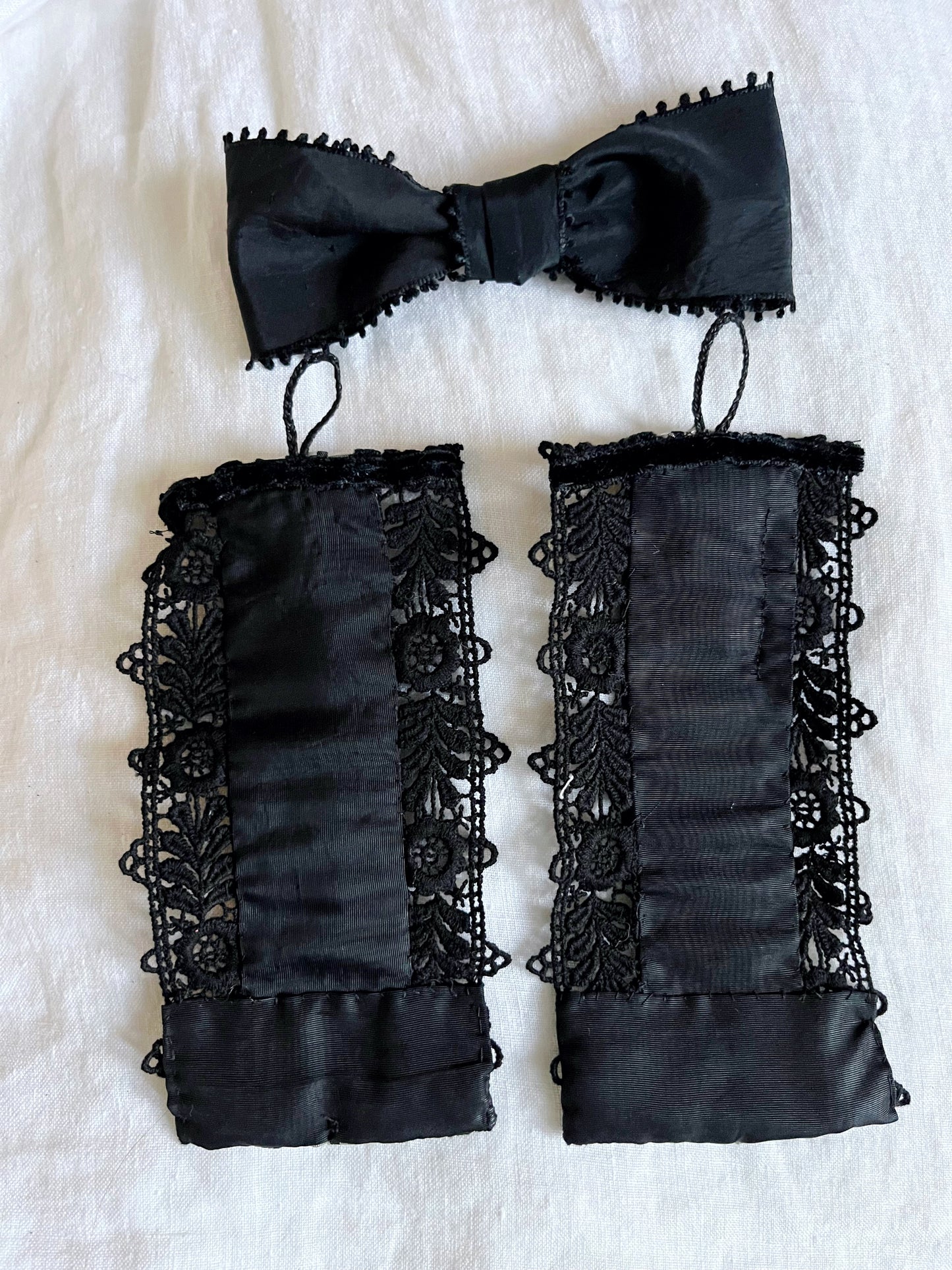 Adorn Cufflet & Hair Bow Set- Black & Ivory